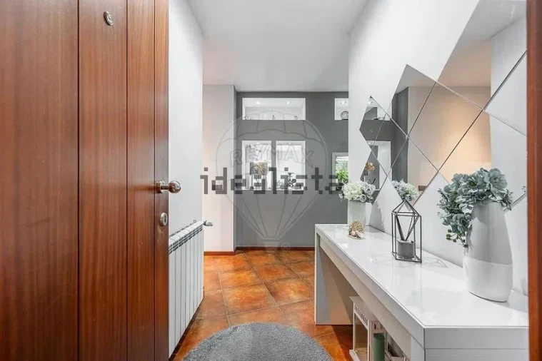 Apartamento T2 para Venda em Oliveira (Santa Maria) Foto 12