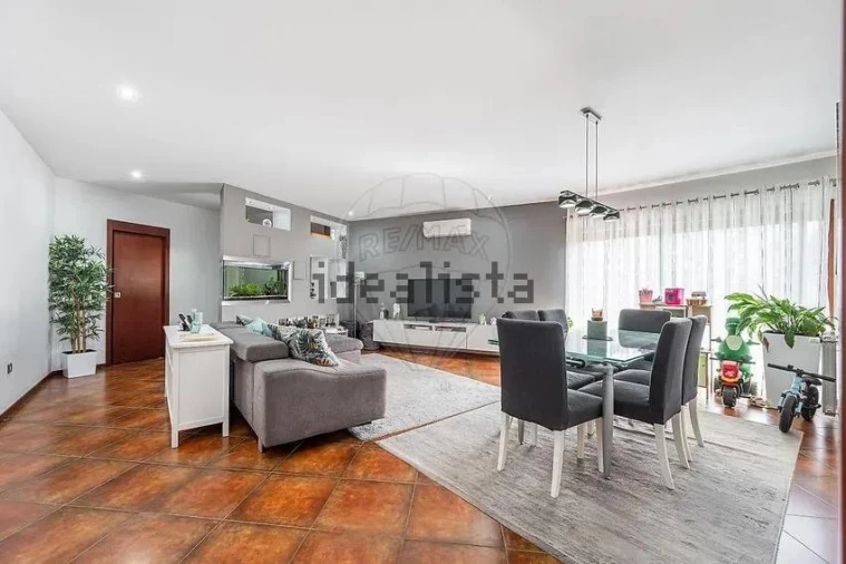 Apartamento T2 para Venda em Oliveira (Santa Maria) Foto 5