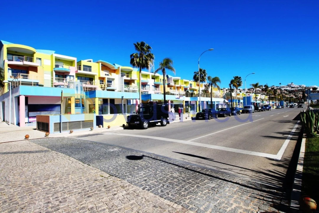 Loja para Arrendamento em Albufeira e Olhos de Água Foto 1
