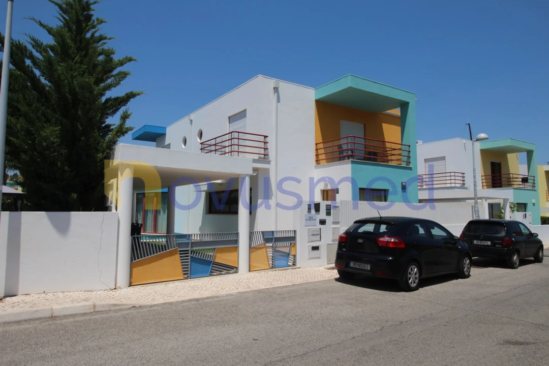 Moradia T3 para Venda em Albufeira e Olhos de Água Foto 1