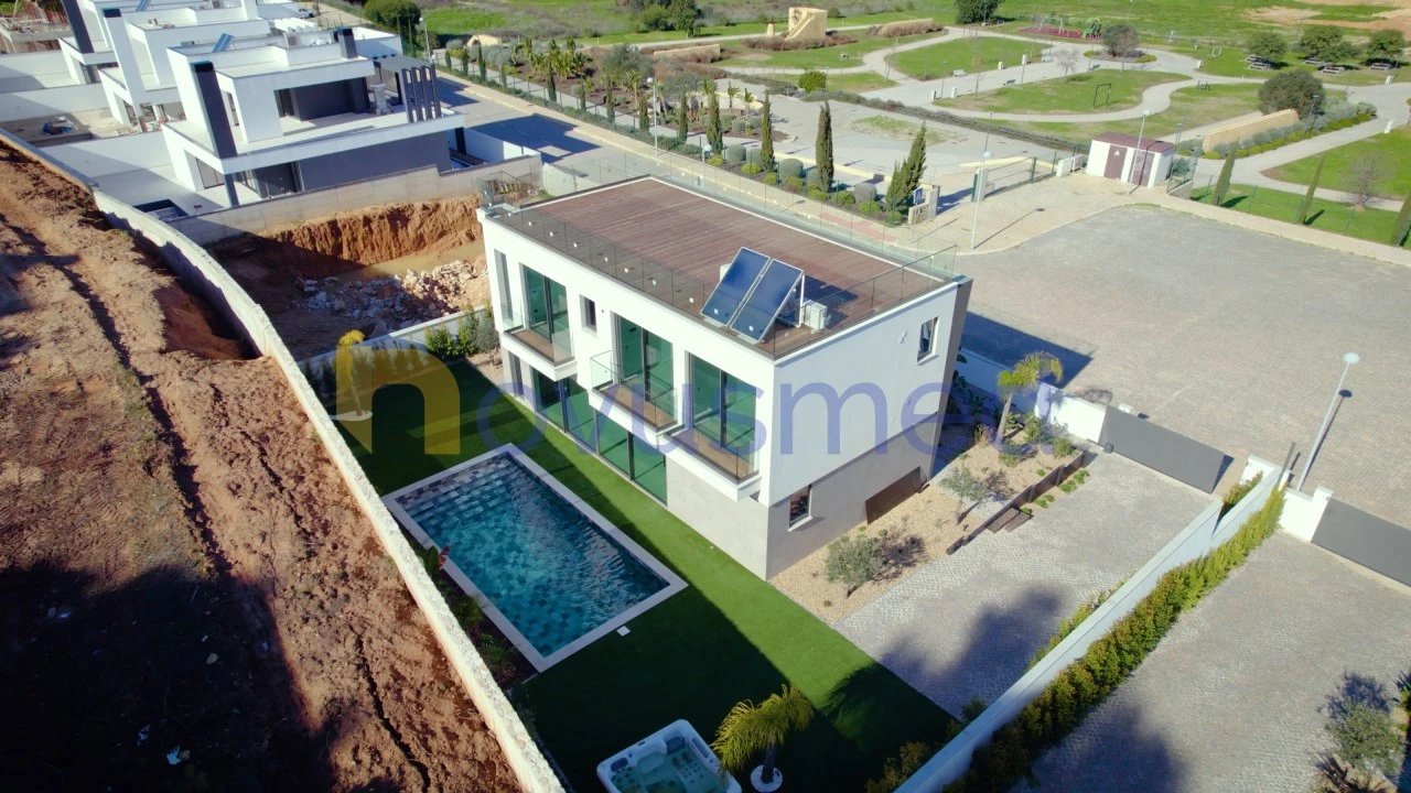 Moradia T4 para Venda em Albufeira e Olhos de Água Foto 8