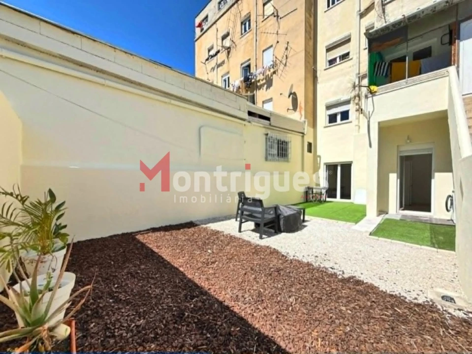 Apartamento T1 para Venda em Camarate, Unhos e Apelação Foto 1
