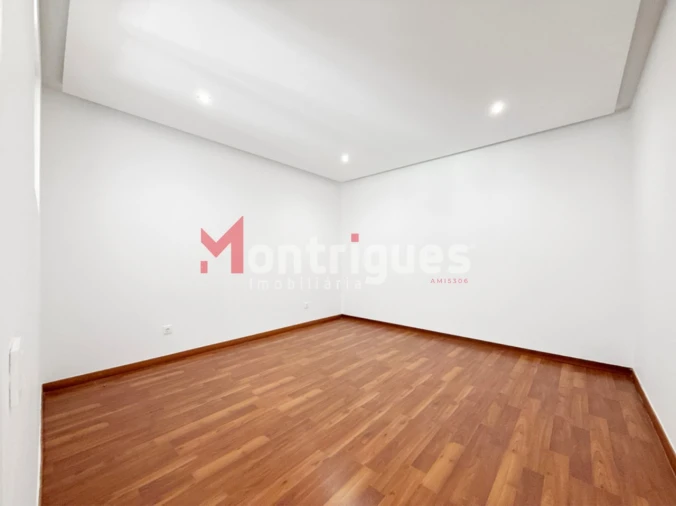 Apartamento T1 para Venda em Camarate, Unhos e Apelação Foto 14