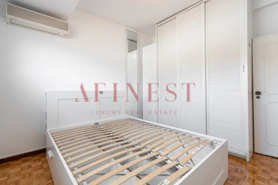 Apartamento T1 para Arrendamento em Campo de Ourique