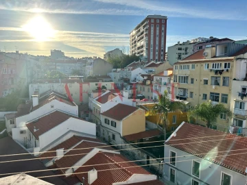 Apartamento T1 para Arrendamento em Campo de Ourique