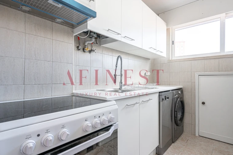 Apartamento T1 para Arrendamento em Campo de Ourique Foto 14
