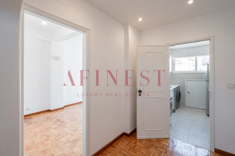 Apartamento T1 para Arrendamento em Campo de Ourique Foto 11