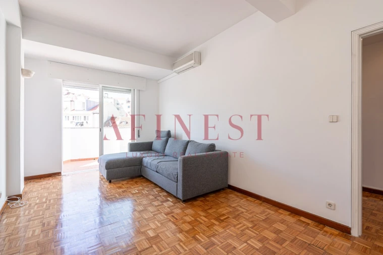 Apartamento T1 para Arrendamento em Campo de Ourique Foto 3
