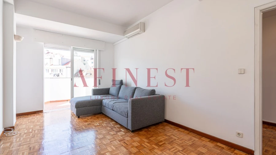 Apartamento T1 para Arrendamento em Campo de Ourique