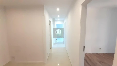 Apartamento T3 para Venda em Laranjeiro e Feijó