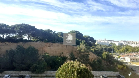 Apartamento T3 para Venda em Laranjeiro e Feijó