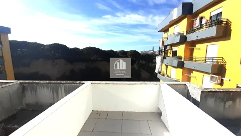 Apartamento T3 para Venda em Laranjeiro e Feijó
