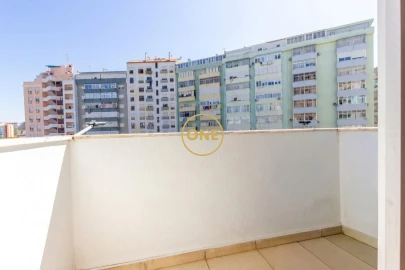 Apartamento T2 para Venda em Laranjeiro e Feijó