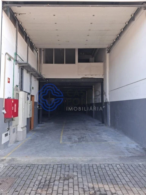 Armazém para Venda em Touguinha e Touguinhó
