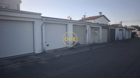 Garagem para Venda em Aver-O-Mar, Amorim e Terroso