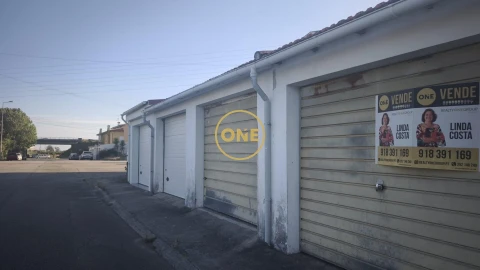 Garagem para Venda em Aver-O-Mar, Amorim e Terroso