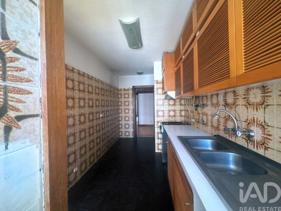 Apartamento T2 para Arrendamento em Areeiro Foto 9