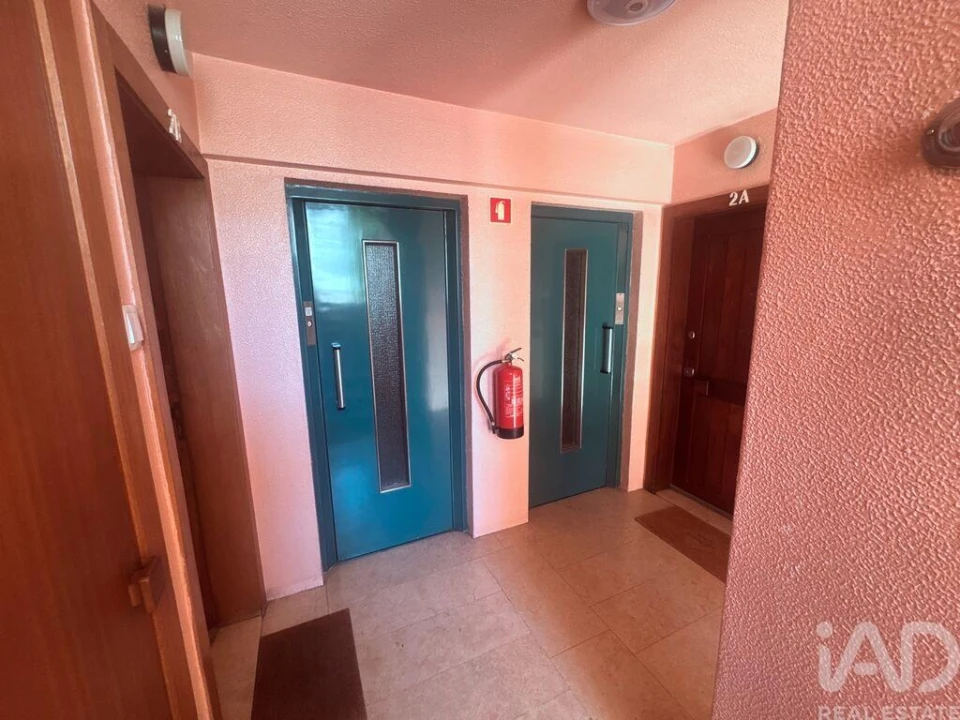 Apartamento T2 para Arrendamento em Areeiro Foto 21