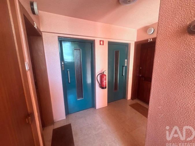 Apartamento T2 para Arrendamento em Areeiro Foto 21