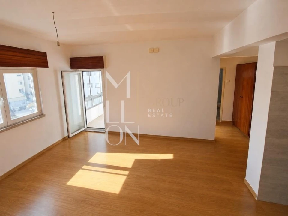 Apartamento T2 para Venda em Alfragide Foto 2