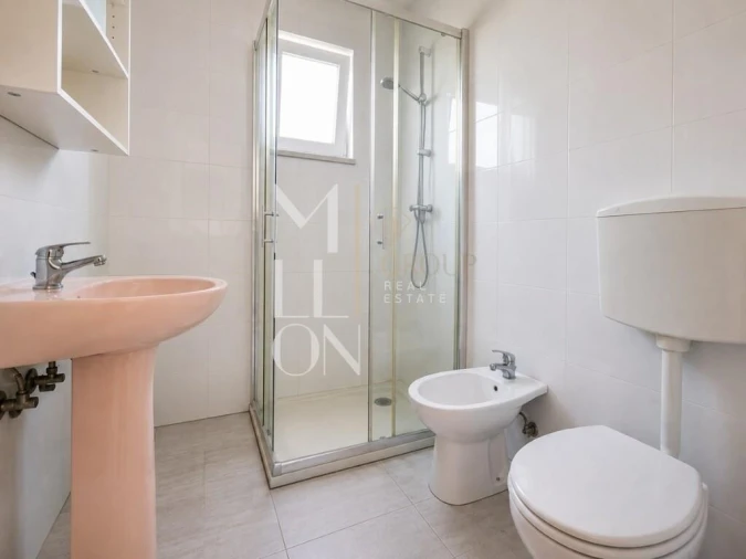 Apartamento T2 para Venda em Alfragide Foto 13