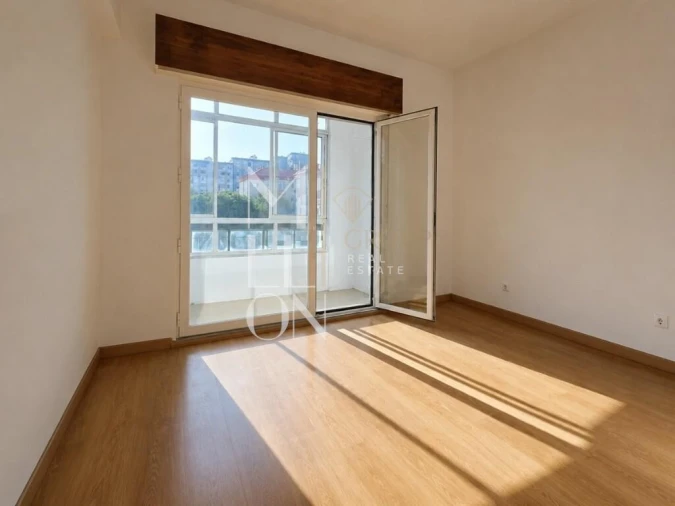 Apartamento T2 para Venda em Alfragide Foto 9