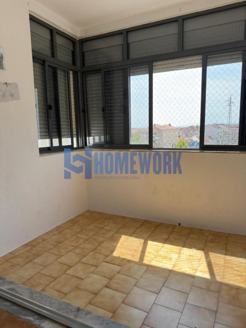 Apartamento T2 para Arrendamento em Barreiro e Lavradio