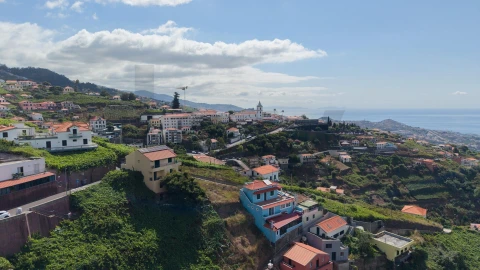 Terreno para Venda em Estreito de Camara de Lobos