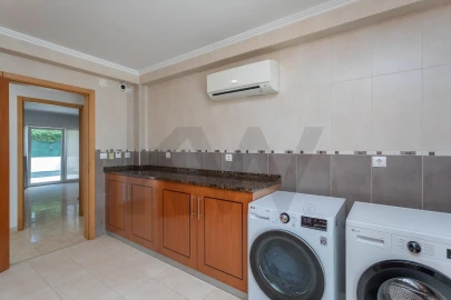 Moradia T4 para Venda em São João das Lampas e Terrugem