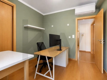 Apartamento T3 para Arrendamento em Charneca de Caparica e Sobreda