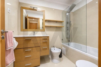 Apartamento T3 para Arrendamento em Charneca de Caparica e Sobreda