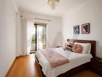 Apartamento T3 para Arrendamento em Charneca de Caparica e Sobreda