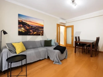 Apartamento T3 para Arrendamento em Charneca de Caparica e Sobreda
