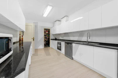Apartamento T4 para Venda em Agualva e Mira-Sintra