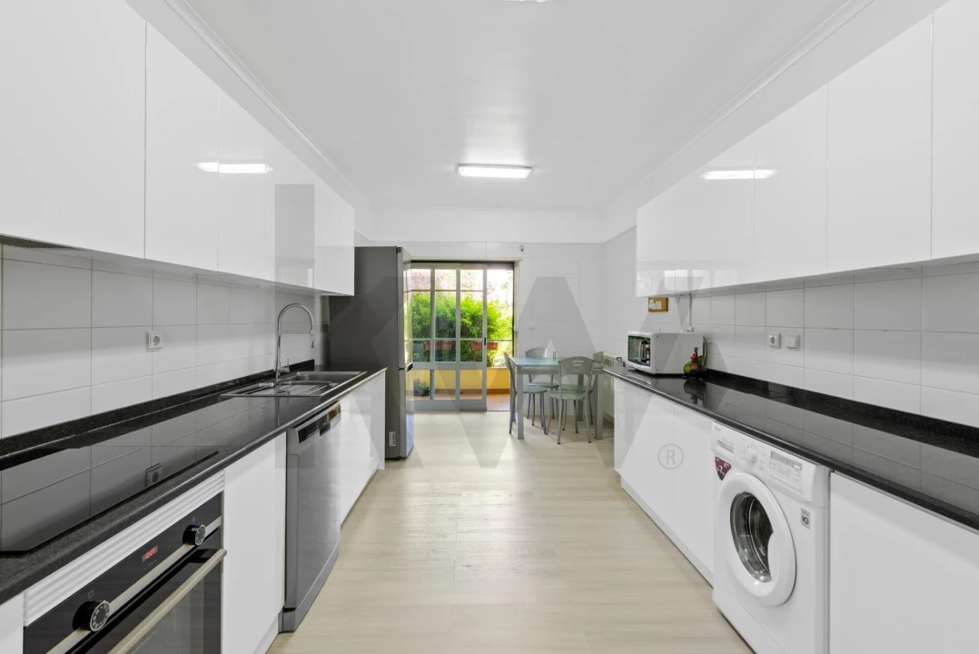 Apartamento T4 para Venda em Agualva e Mira-Sintra Foto 7