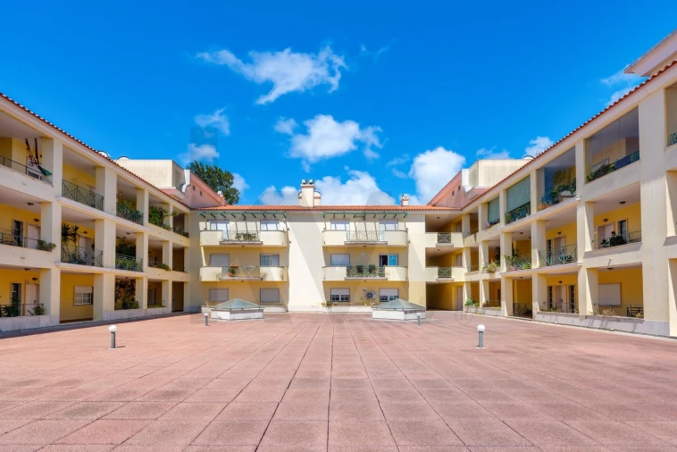 Apartamento T4 para Venda em Agualva e Mira-Sintra Foto 23