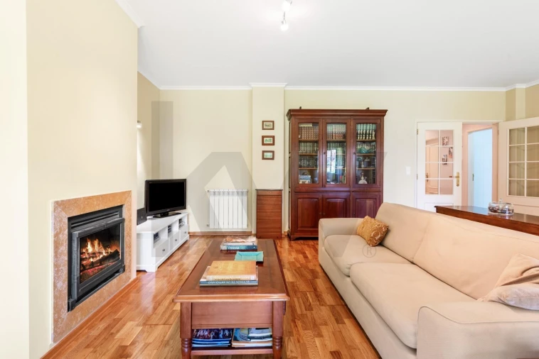 Apartamento T4 para Venda em Agualva e Mira-Sintra Foto 2