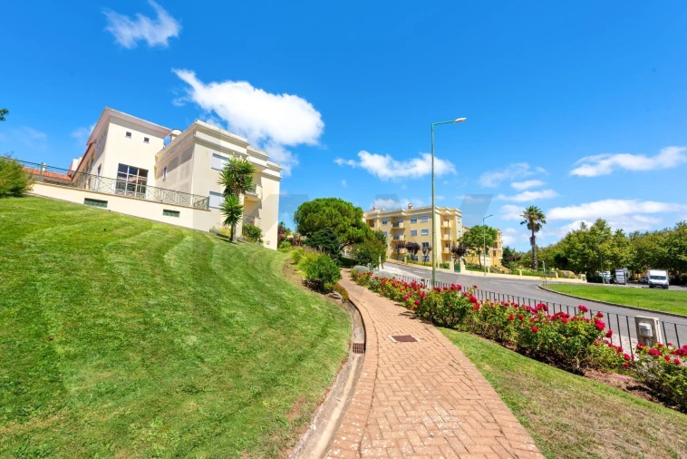 Apartamento T4 para Venda em Agualva e Mira-Sintra Foto 25