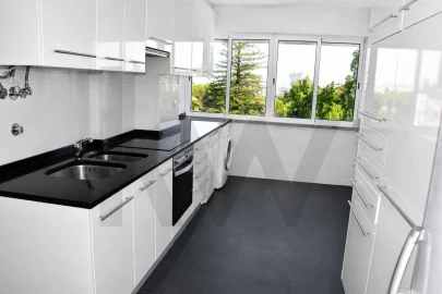 Apartamento T4 para Arrendamento em Lumiar