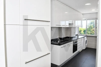 Apartamento T4 para Arrendamento em Lumiar