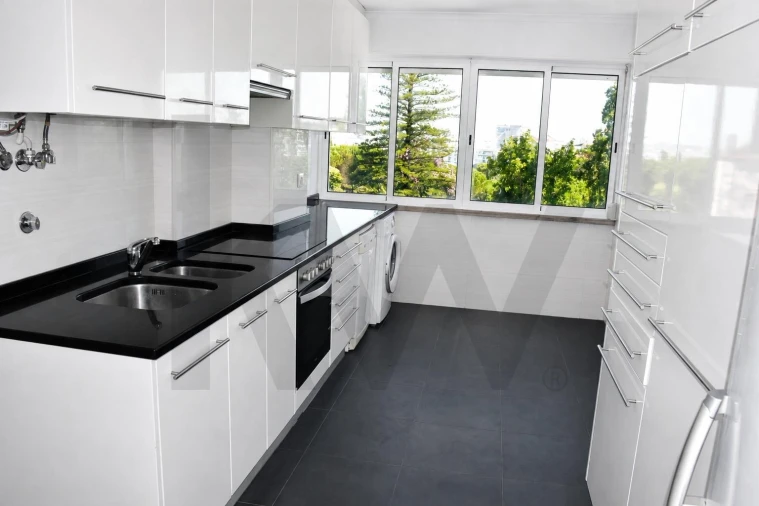 Apartamento T4 para Arrendamento em Lumiar Foto 8