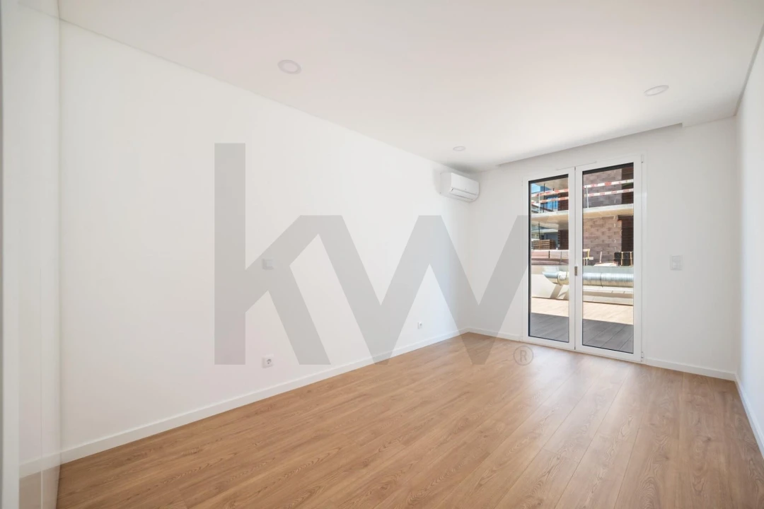 Apartamento T2 para Venda em Santo Antonio dos Olivais Foto 8