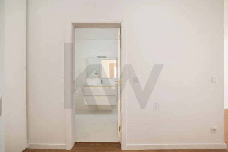 Apartamento T2 para Venda em Santo Antonio dos Olivais Foto 11