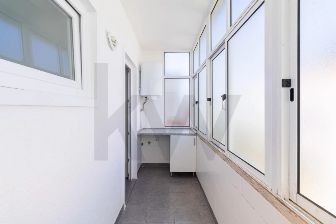 Apartamento T2 para Arrendamento em Algés, Linda-A-Velha e Cruz Quebrada-Dafundo Foto 13