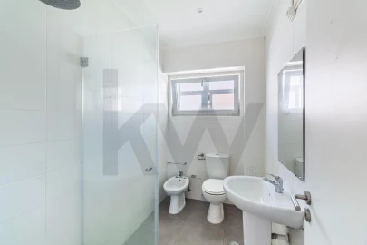 Apartamento T2 para Arrendamento em Algés, Linda-A-Velha e Cruz Quebrada-Dafundo