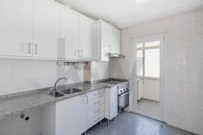 Apartamento T2 para Arrendamento em Algés, Linda-A-Velha e Cruz Quebrada-Dafundo