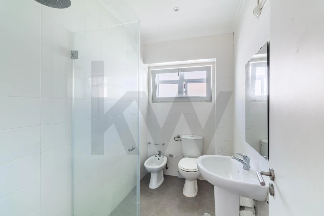 Apartamento T2 para Arrendamento em Algés, Linda-A-Velha e Cruz Quebrada-Dafundo Foto 8