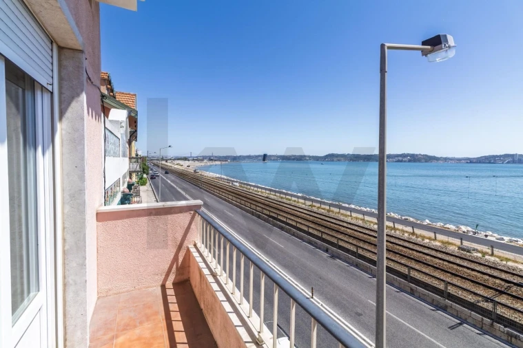 Apartamento T2 para Arrendamento em Algés, Linda-A-Velha e Cruz Quebrada-Dafundo Foto 14