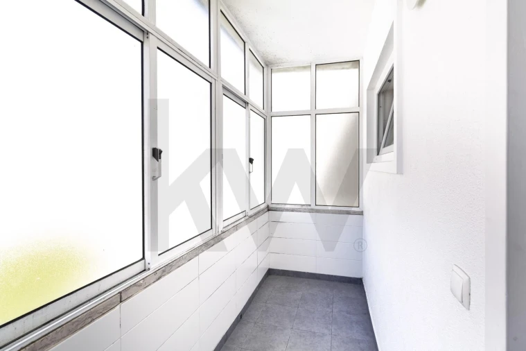 Apartamento T2 para Arrendamento em Algés, Linda-A-Velha e Cruz Quebrada-Dafundo Foto 3