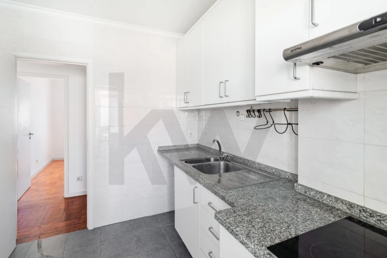 Apartamento T2 para Arrendamento em Algés, Linda-A-Velha e Cruz Quebrada-Dafundo Foto 2